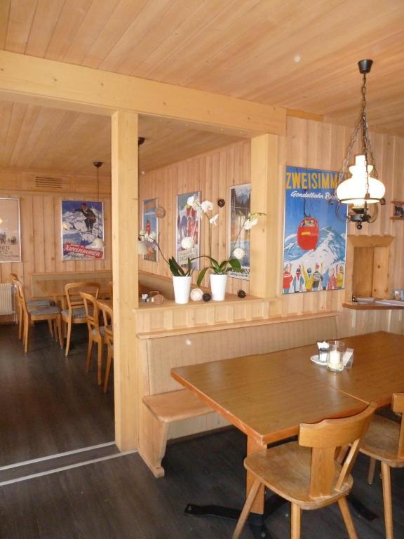 Hotel Gasthof Derby Zweisimmen Exterior foto